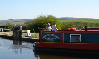 First Time Narrow Boaters on the Leeds and Liverpool Canal